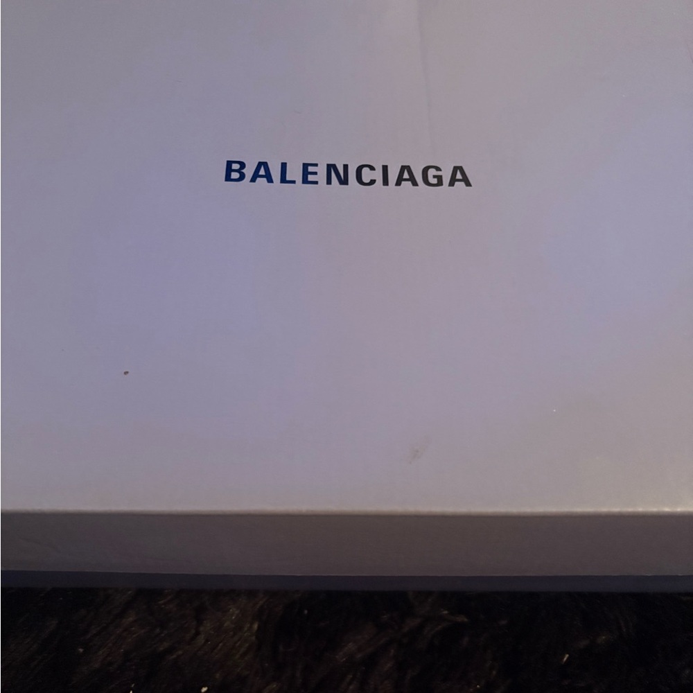 Balenciaga Men's Black and White Sneakers - Picture 7 of 7
